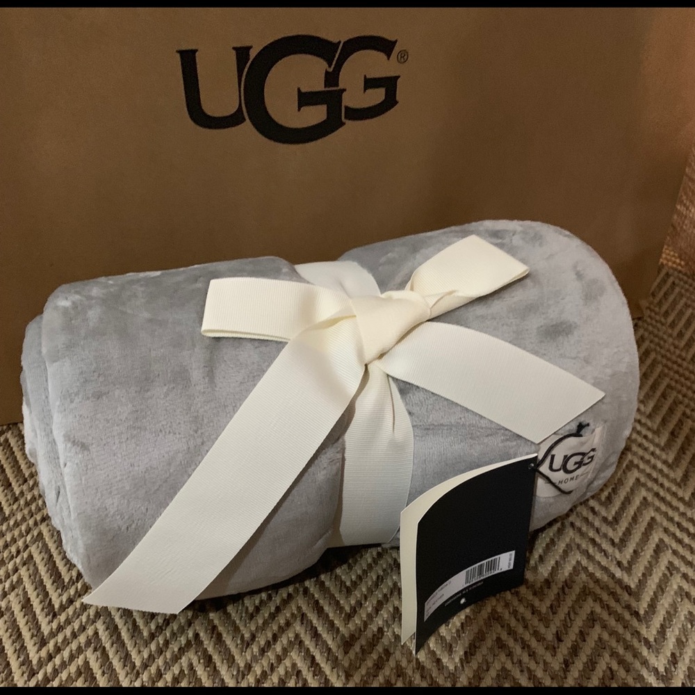 NWT UGG Grey Throw blanket - Picture 2 of 5